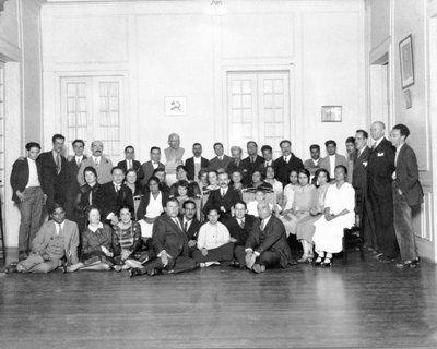 Receptie in de Ambassade van de Sovjet-Unie, Mexico-Stad, 1926 door Tina Modotti